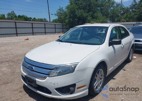 2012 Ford Fusion S z USA, uszkodzony, nr VIN 3FAHP0GA2CR138002